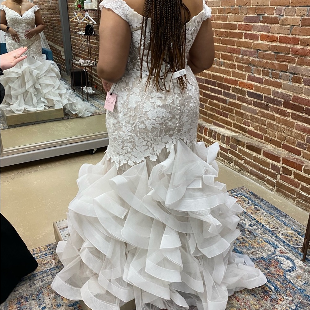 Allure Bridal Wedding Dress - Picture 3 of 4